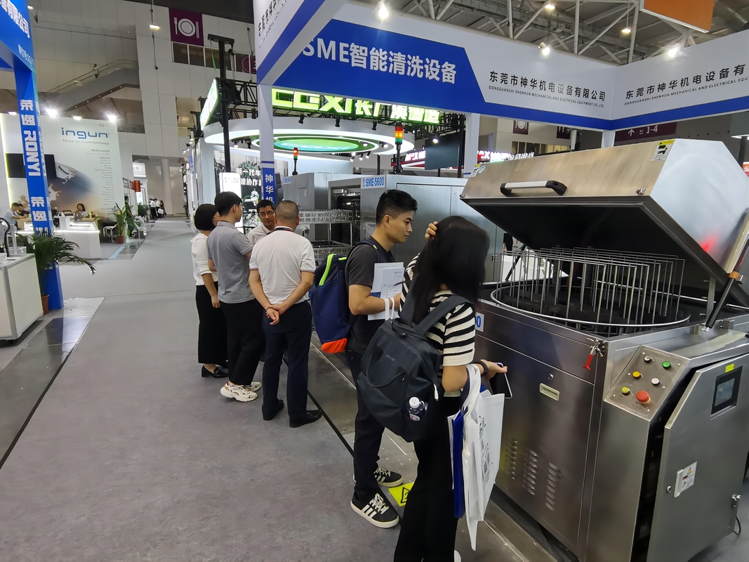 PCBA batch type spray wash deflux machine with 3 spray manifolds 2 layers PCBA basket 1wash cabinet