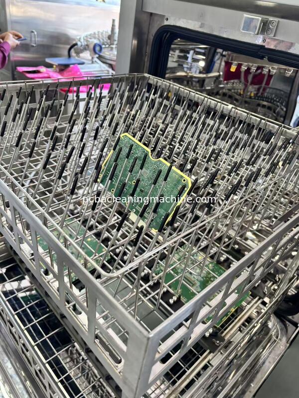 Remove The Stains On PCBA Using A Chemical Cleaning Agent SME-5600T main application Car electronics PCBA Military PCBA Aerospace PCBA Telecom PCBA Medical device PCBA Digital meters PCBA MachineFeatu